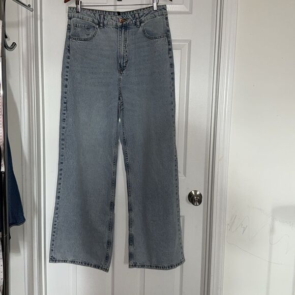H&M Divided Women's light wash denim wide leg Jeans US 10 LIKE NEW - Picture 3 of 12